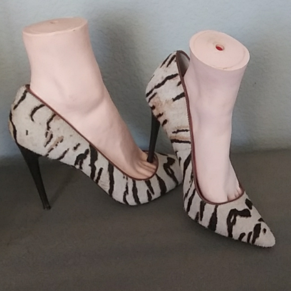 DMSX Donald J Pliner Printed Horse Hair Heels 9M